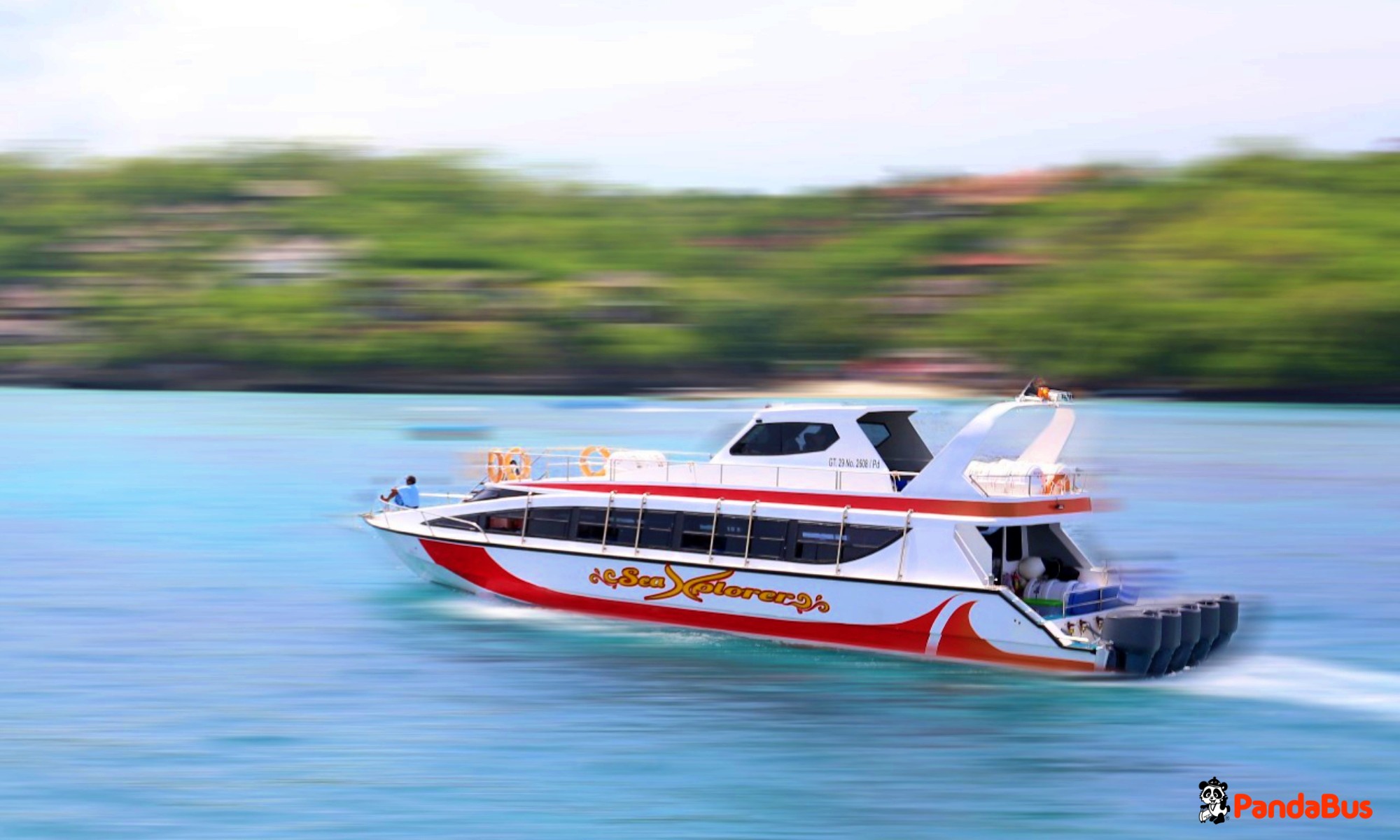 サヌールビーチよりボートでレンボンガン島へ！